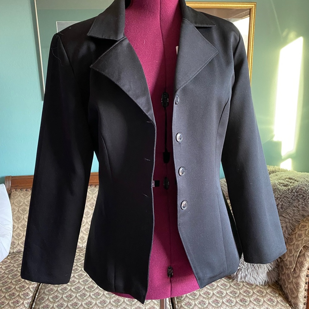 Black 4  button women’s blazer